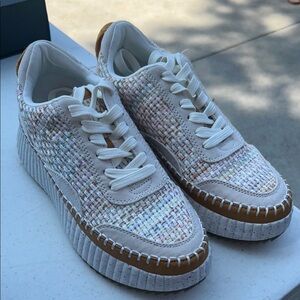 Universal Thread White and Tan Woven Sneakers